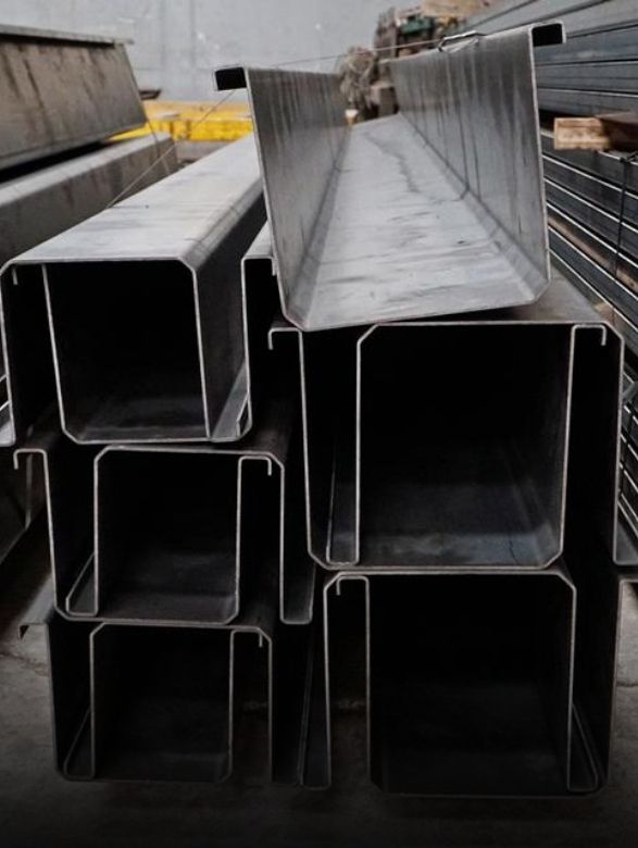 รับสั่งทำและขึ้นรูปเหล็กงานก่อสร้าง